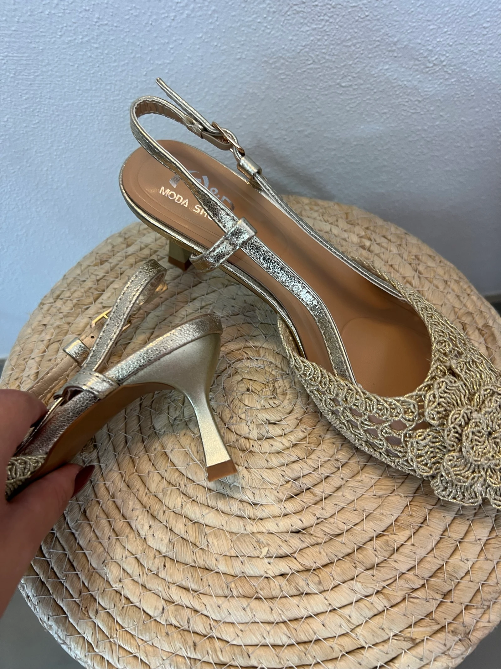 💛 Sapatos de salto dourados com renda floral – Tamanho 38 💛 – photo 5